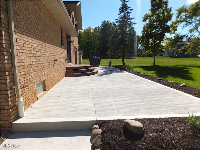 7596 W 130th St, Middleburg Heights, OH 44130 - view of patio