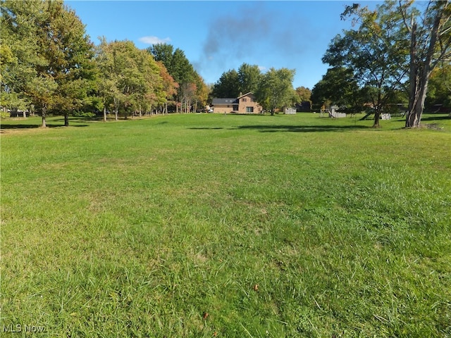 7596 W 130th St, Middleburg Heights, OH 44130 - view of yard