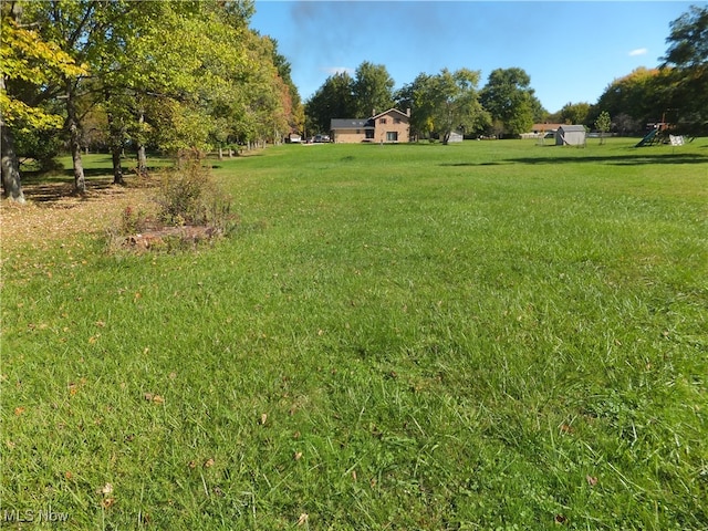 7596 W 130th St, Middleburg Heights, OH 44130 - view of yard