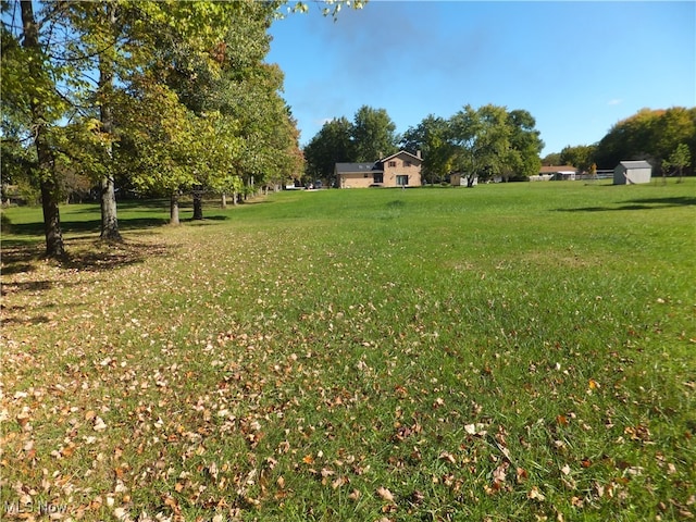 7596 W 130th St, Middleburg Heights, OH 44130 - view of yard