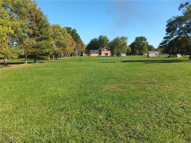 7596 W 130th St, Middleburg Heights, OH 44130 - view of yard