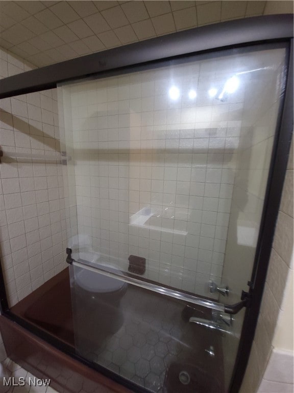 7596 W 130th St, Middleburg Heights, OH 44130 - bathroom featuring tile patterned floors