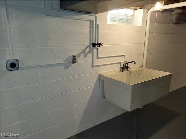 7596 W 130th St, Middleburg Heights, OH 44130 - bathroom with sink