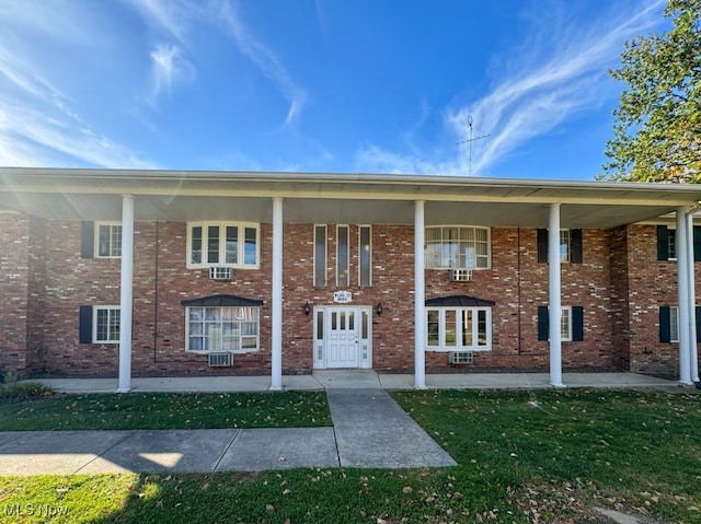 view of front of home with a front yard