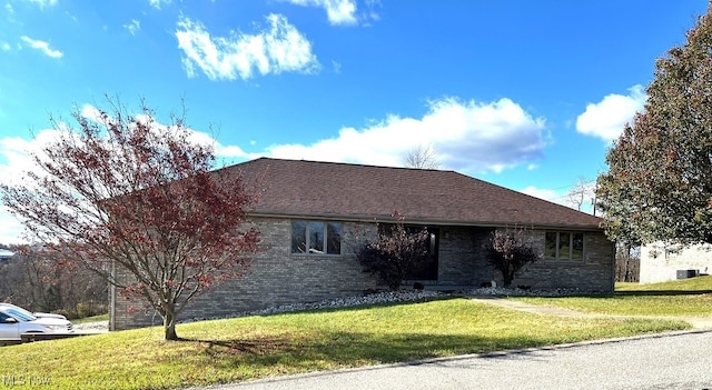 ranch-style home with a front yard