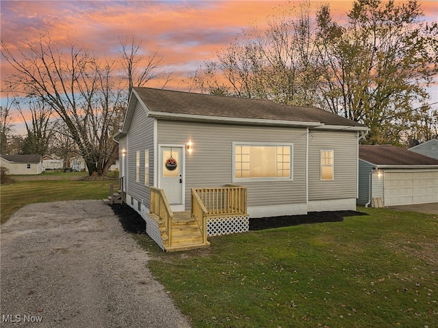 view of front of house featuring a yard