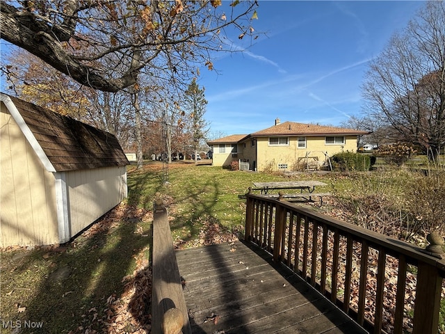 exterior space featuring a yard