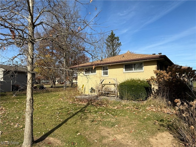 back of house featuring a yard