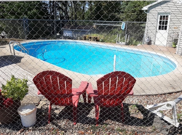 view of swimming pool