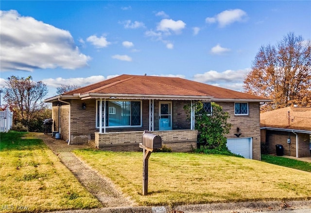 view of front of home featuring a garage and a front yard