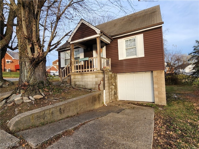 view of front of home featuring a garage