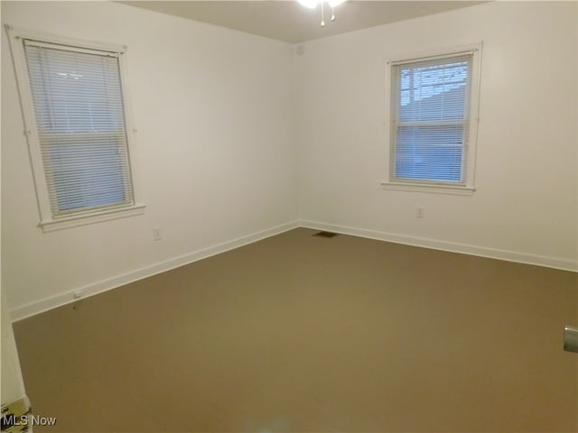 empty room featuring ceiling fan