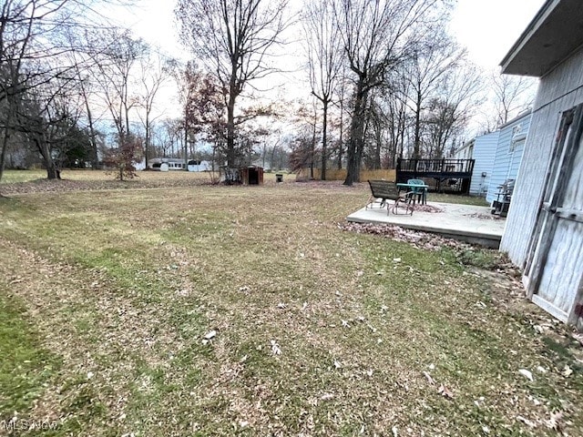 view of yard with a patio area