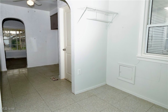 washroom featuring ceiling fan