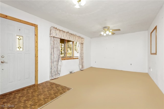 foyer featuring ceiling fan