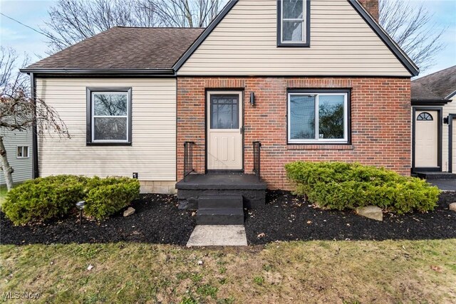 view of front of house with a front yard