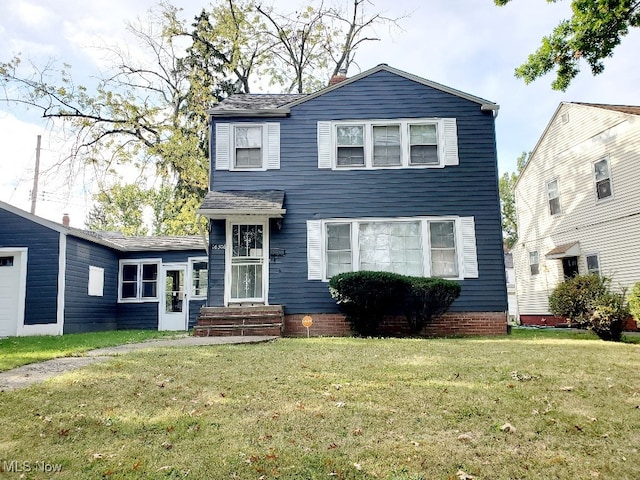 view of front of property featuring a front lawn