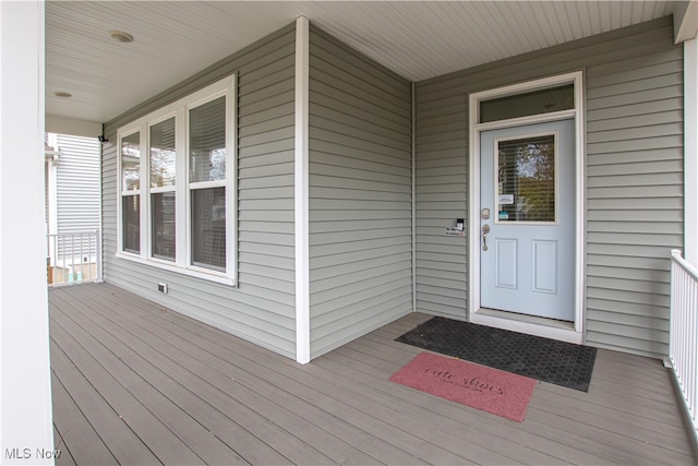 doorway to property with covered porch