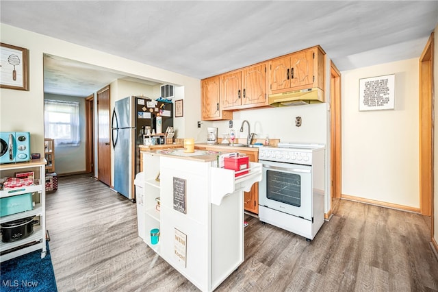 kitchen featuring stainless steel fridge, sink, hardwood / wood-style floors, and white electric stove