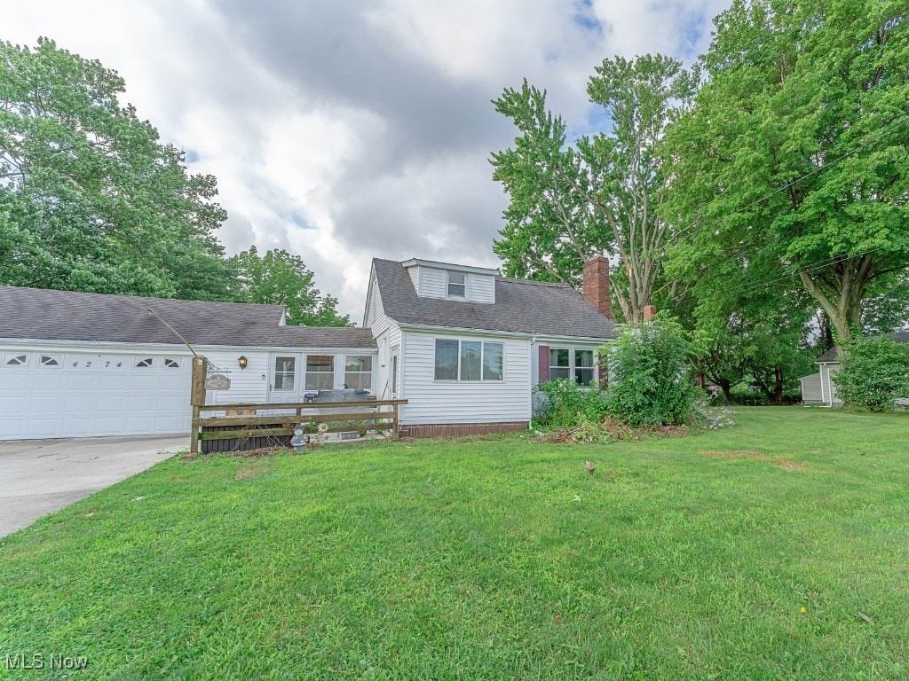 view of front of property featuring a garage and a front lawn