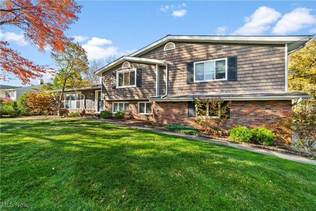 split level home with a front lawn