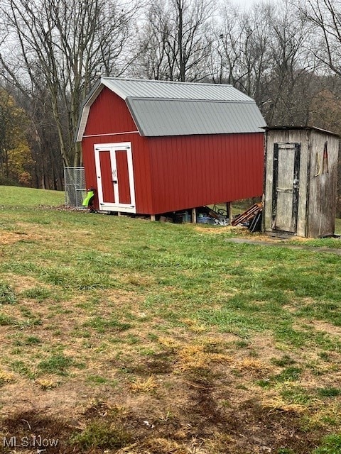 view of outdoor structure with a yard