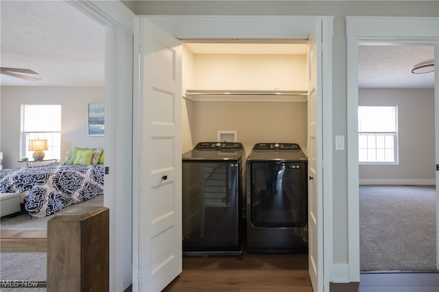 laundry area featuring separate washer and dryer, ceiling fan, dark wood-type flooring, and a textured ceiling