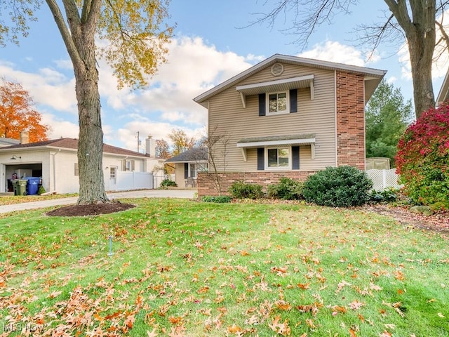 view of front of house featuring a front lawn