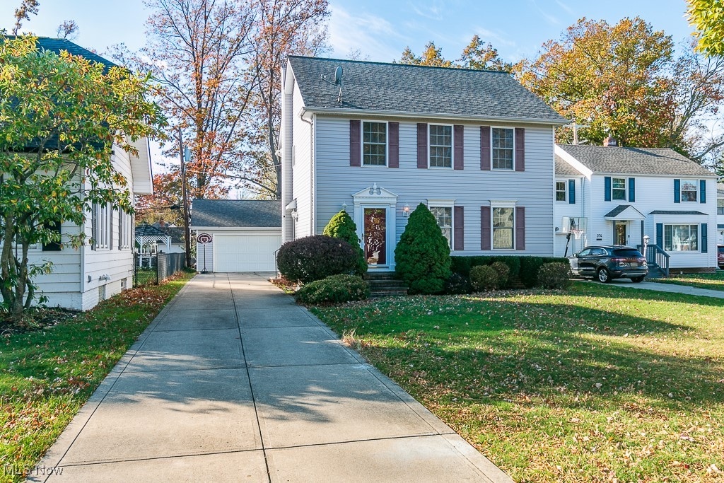 view of front of house featuring a garage and a front lawn