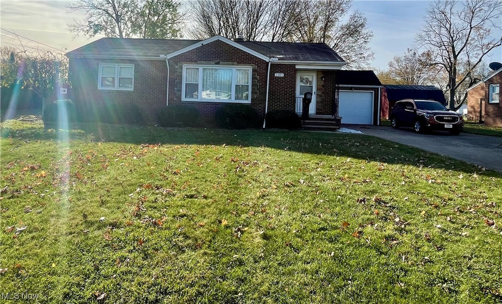 view of front facade featuring a front yard and a carport