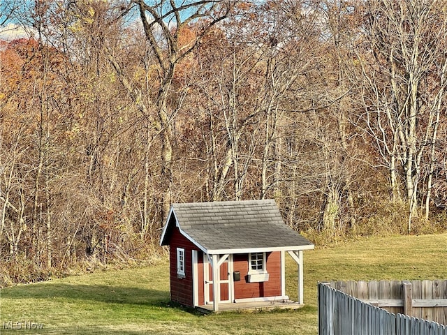 view of outdoor structure with a yard