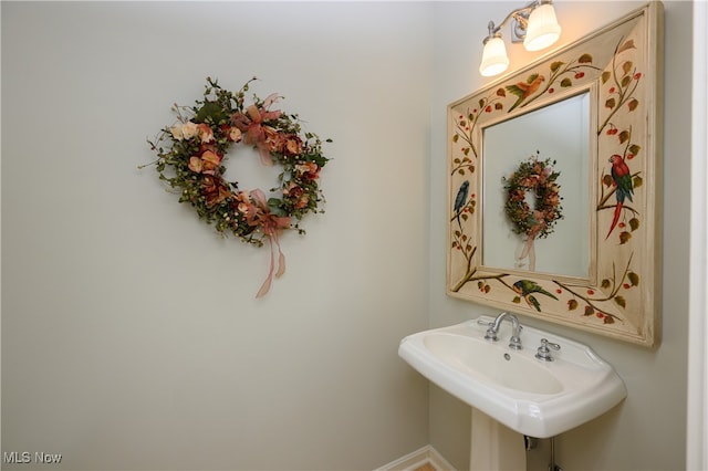 bathroom featuring sink