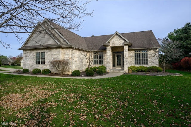 view of front of house featuring a front yard