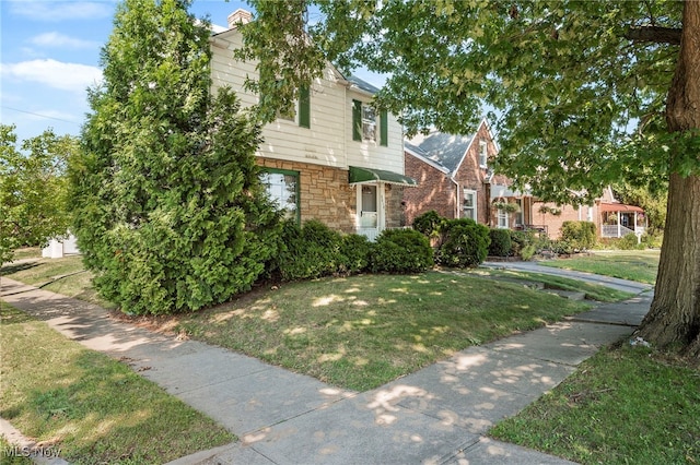 view of front of home with a front lawn