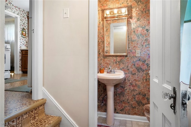 bathroom featuring toilet and sink