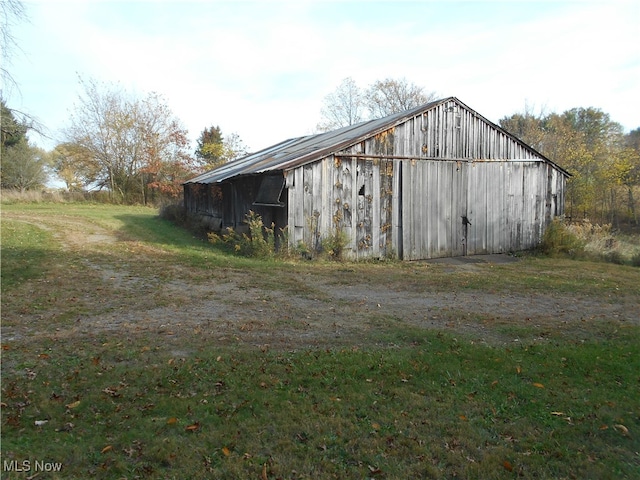 view of outdoor structure