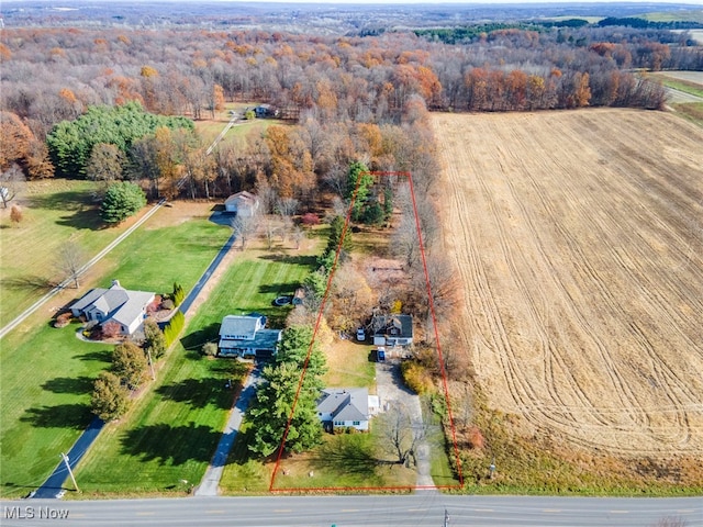 birds eye view of property featuring a rural view