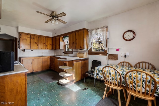 kitchen featuring kitchen peninsula and ceiling fan