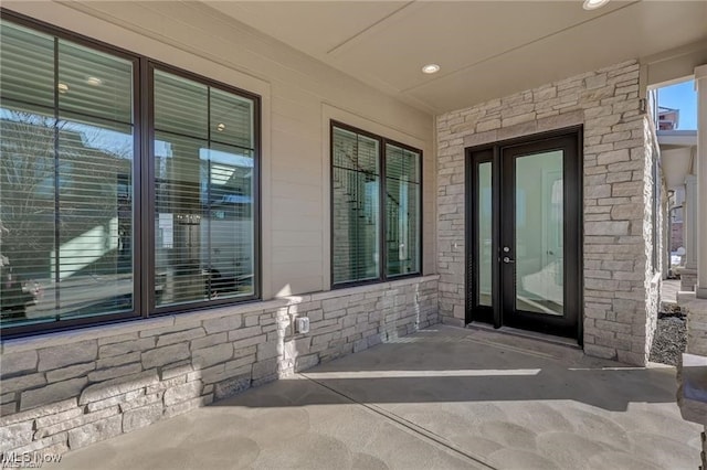 entrance to property with covered porch