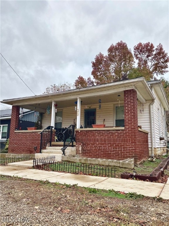 view of front of property featuring covered porch