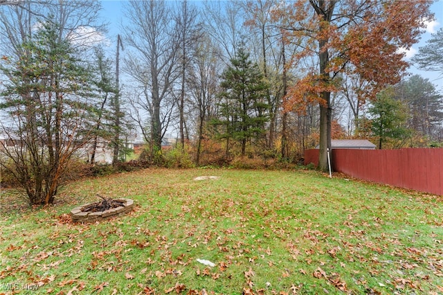 view of yard featuring a fire pit