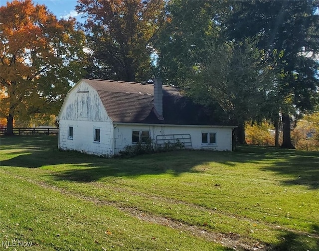 exterior space featuring a lawn