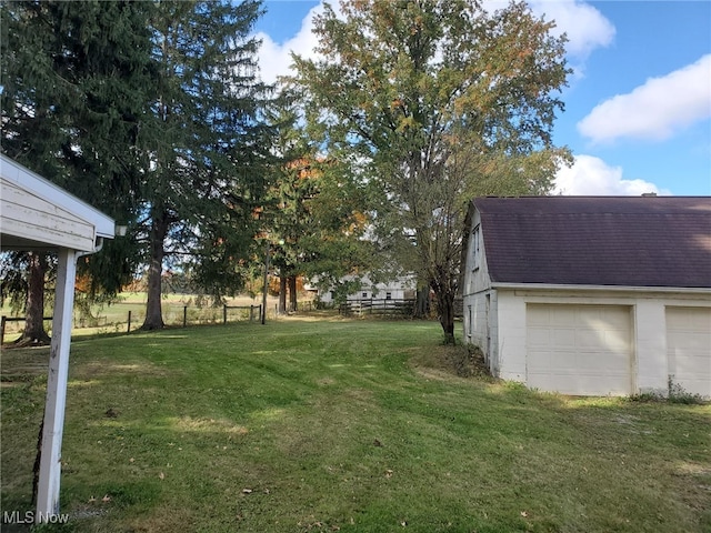 view of yard featuring a garage and an outdoor structure