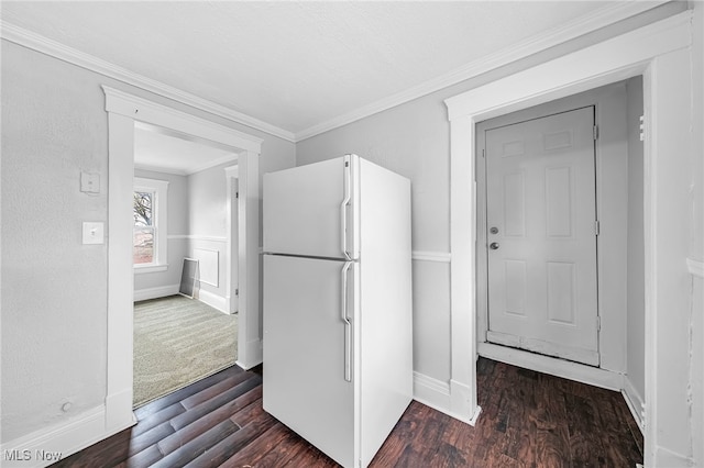 kitchen with freestanding refrigerator, baseboards, dark wood-style floors, and ornamental molding