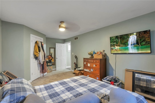 bedroom featuring ceiling fan, beverage cooler, and light carpet