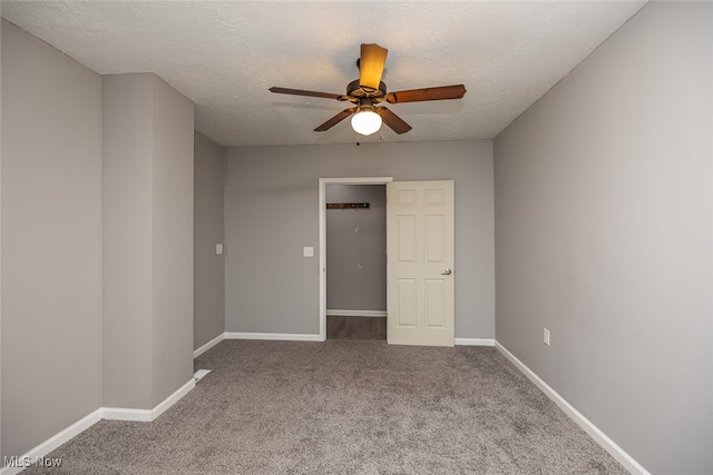 unfurnished room featuring carpet flooring, a textured ceiling, and ceiling fan