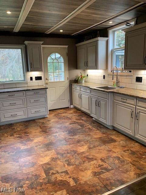 kitchen with sink, plenty of natural light, and gray cabinetry