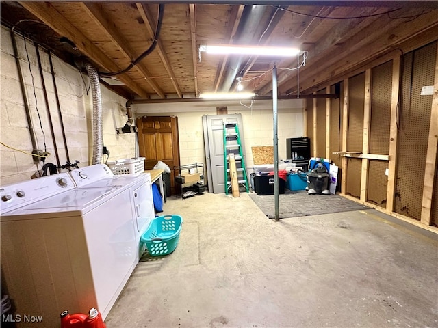 basement featuring independent washer and dryer