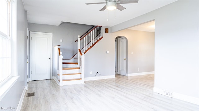 empty room featuring light hardwood / wood-style floors and ceiling fan