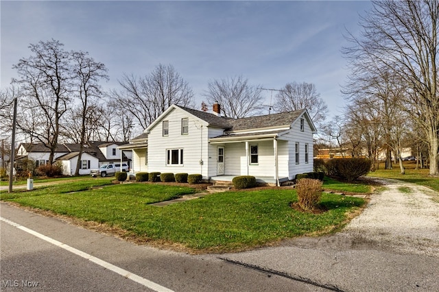 view of front of house featuring a front lawn